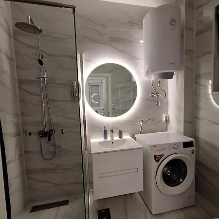 White 6 Apartment